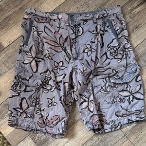 Faded Glory Gray Floral Men's Cargo Shorts